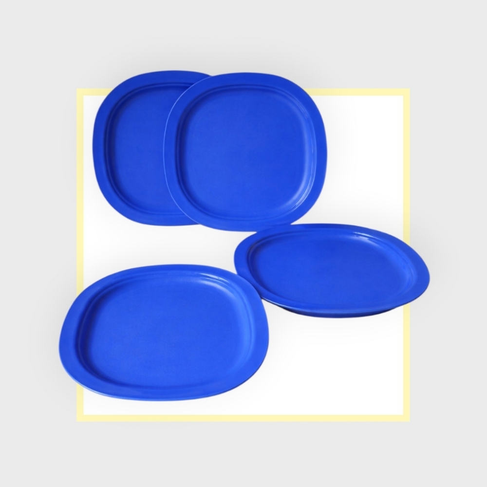 Tupperware Bright Blue Disposable Party Plates - Set of 4 - Picture 2 of 3